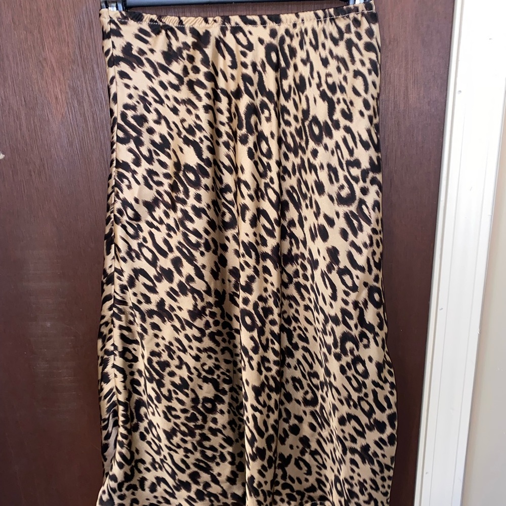 Leopard print midi skirt